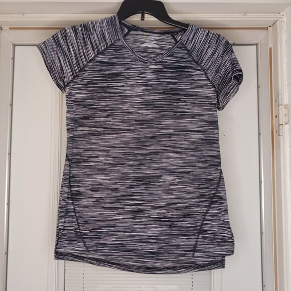 #246 3/$18 - Tek Gear Black/White/Gray Short Sleeve Top Size Small - Picture 1 of 4